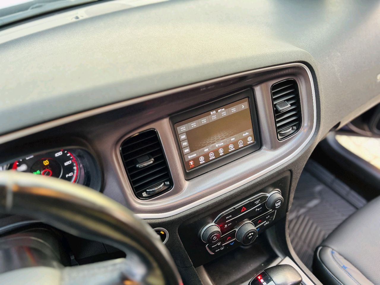 Dodge Charger - Image 11