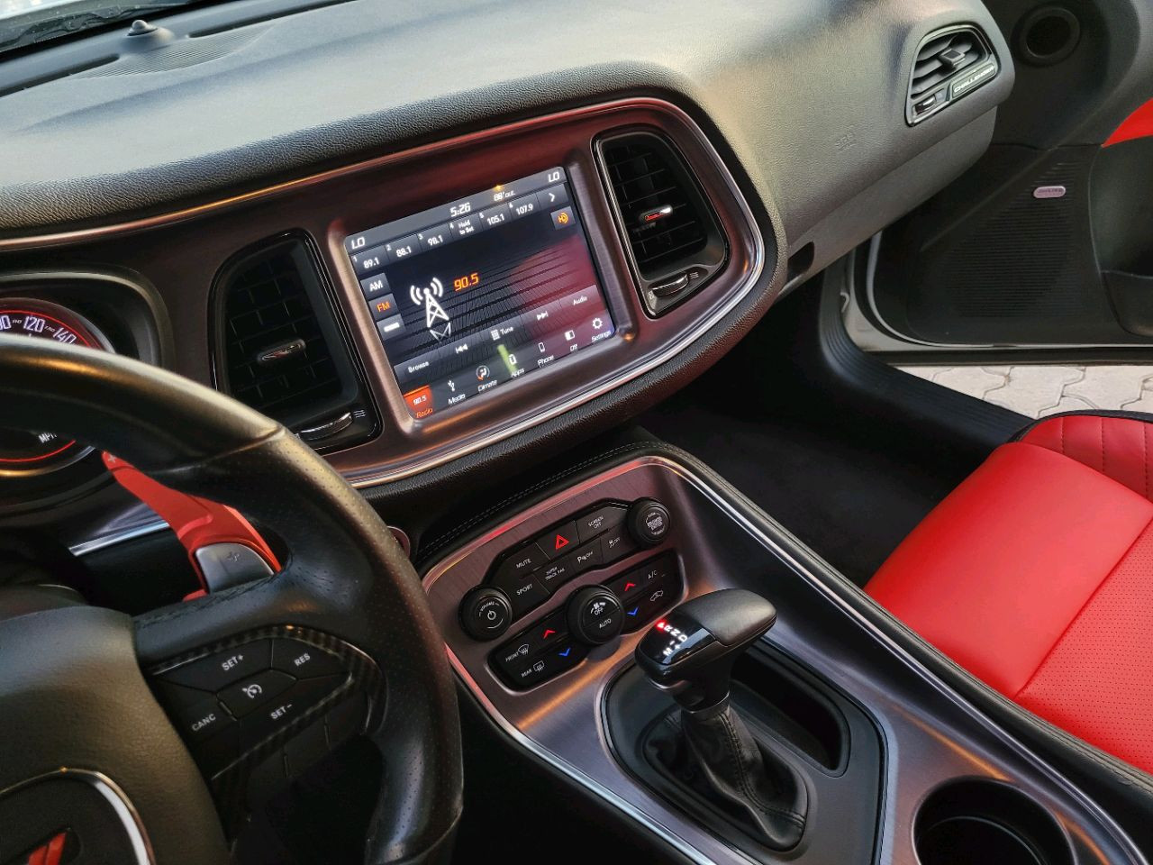 Dodge Challenger - Image 10