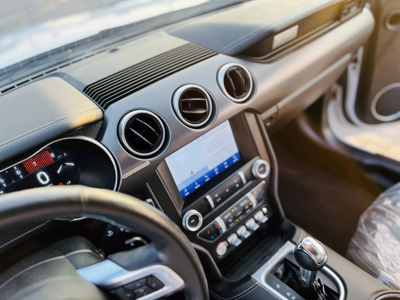 Ford Mustang - Image 11