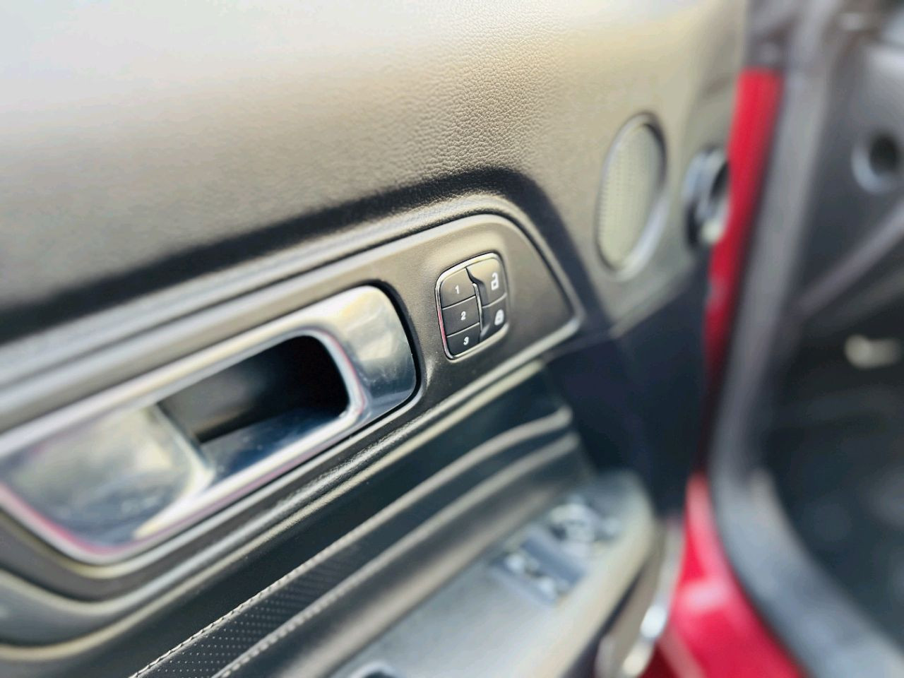 Ford Mustang - Image 11