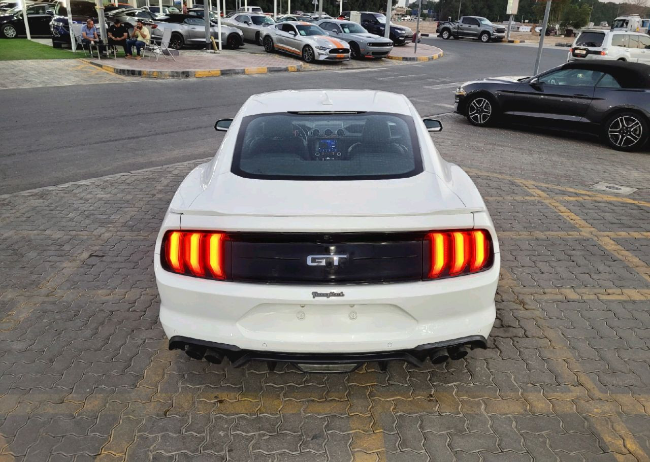 Ford Mustang - Image 5