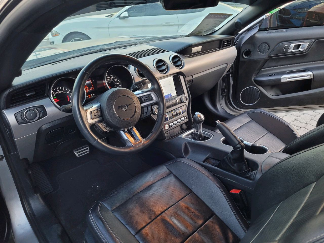 Ford Mustang - Image 10
