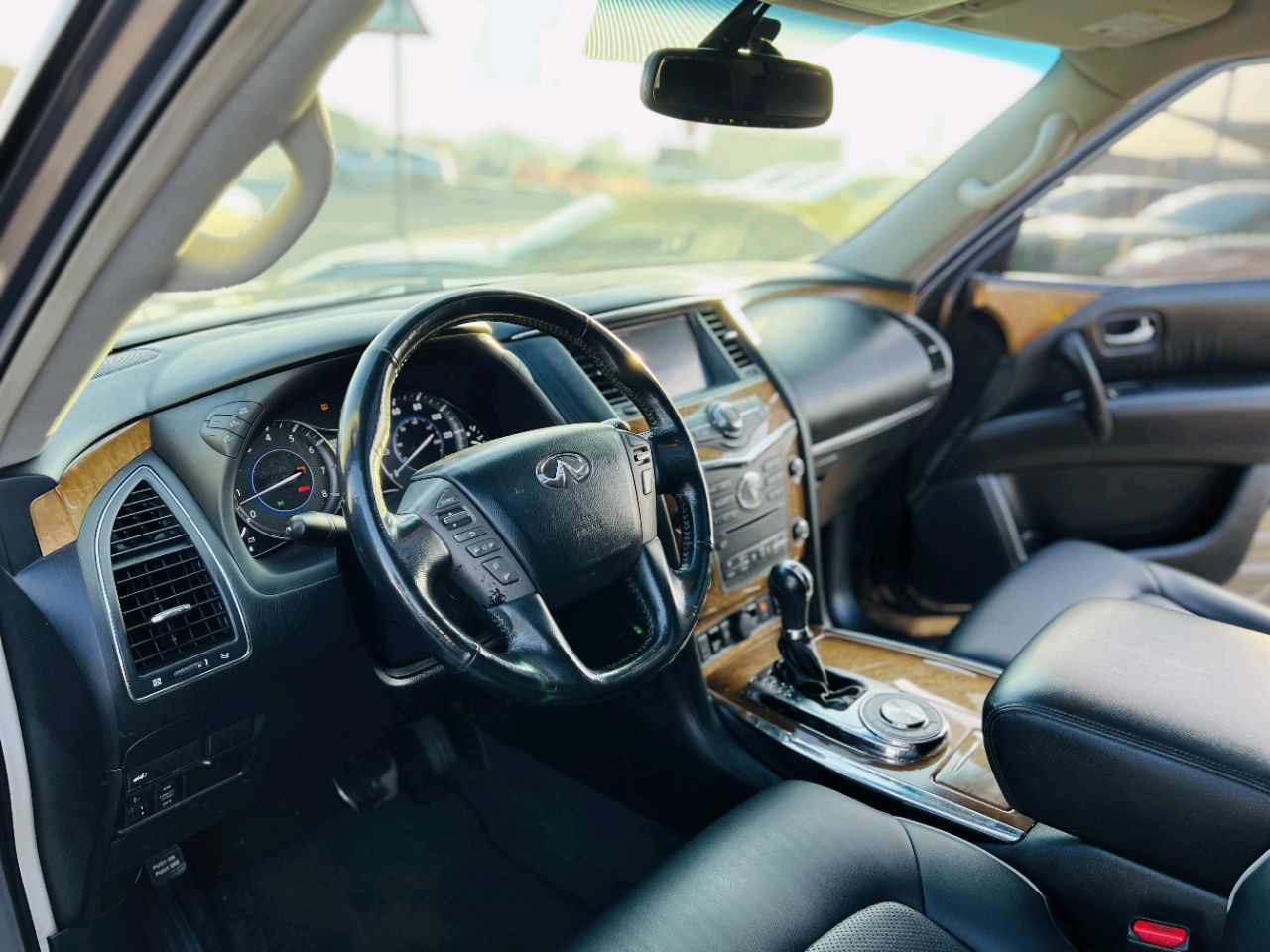 Infiniti QX80 - Image 3