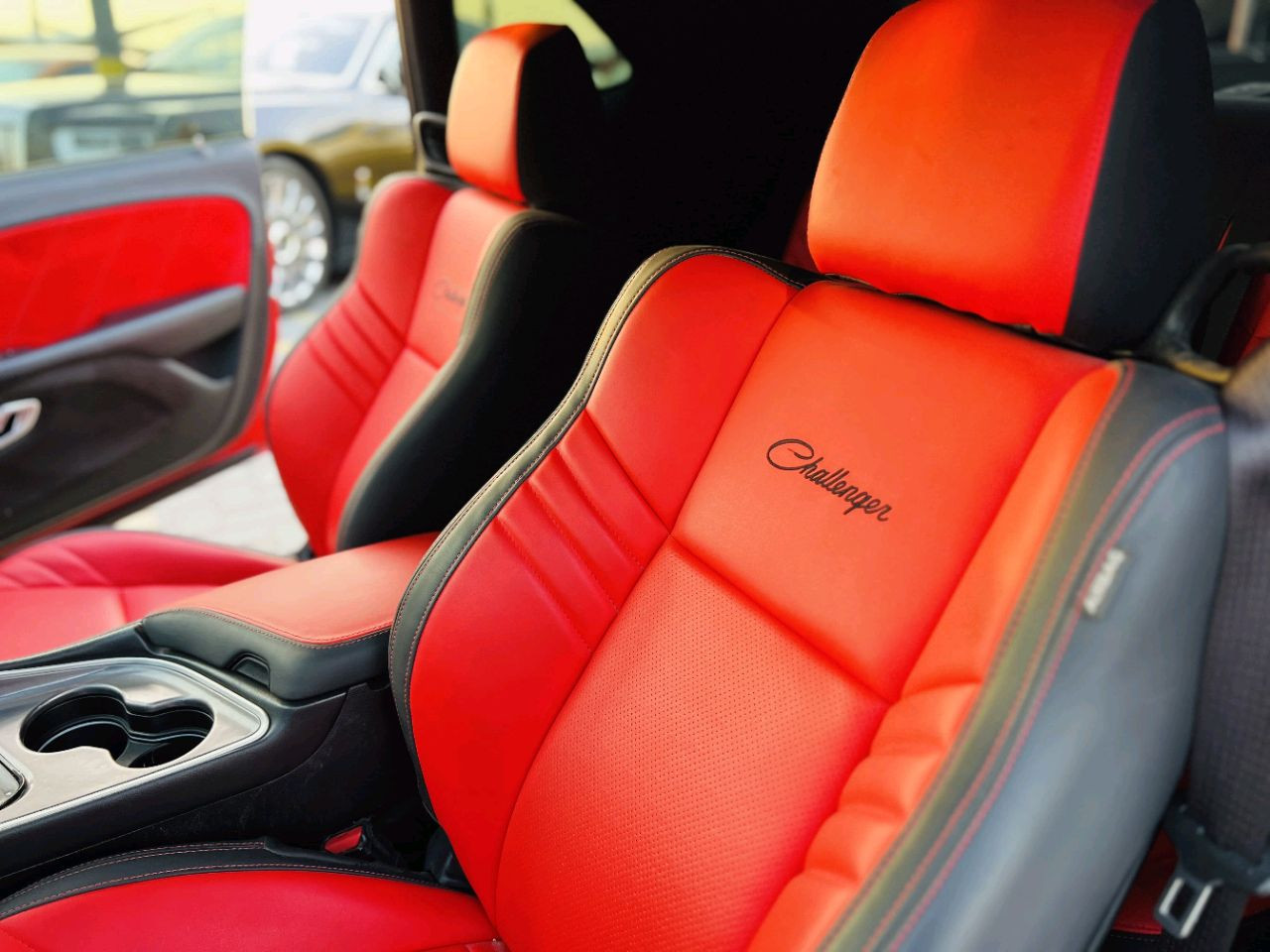 Dodge Challenger - Image 10