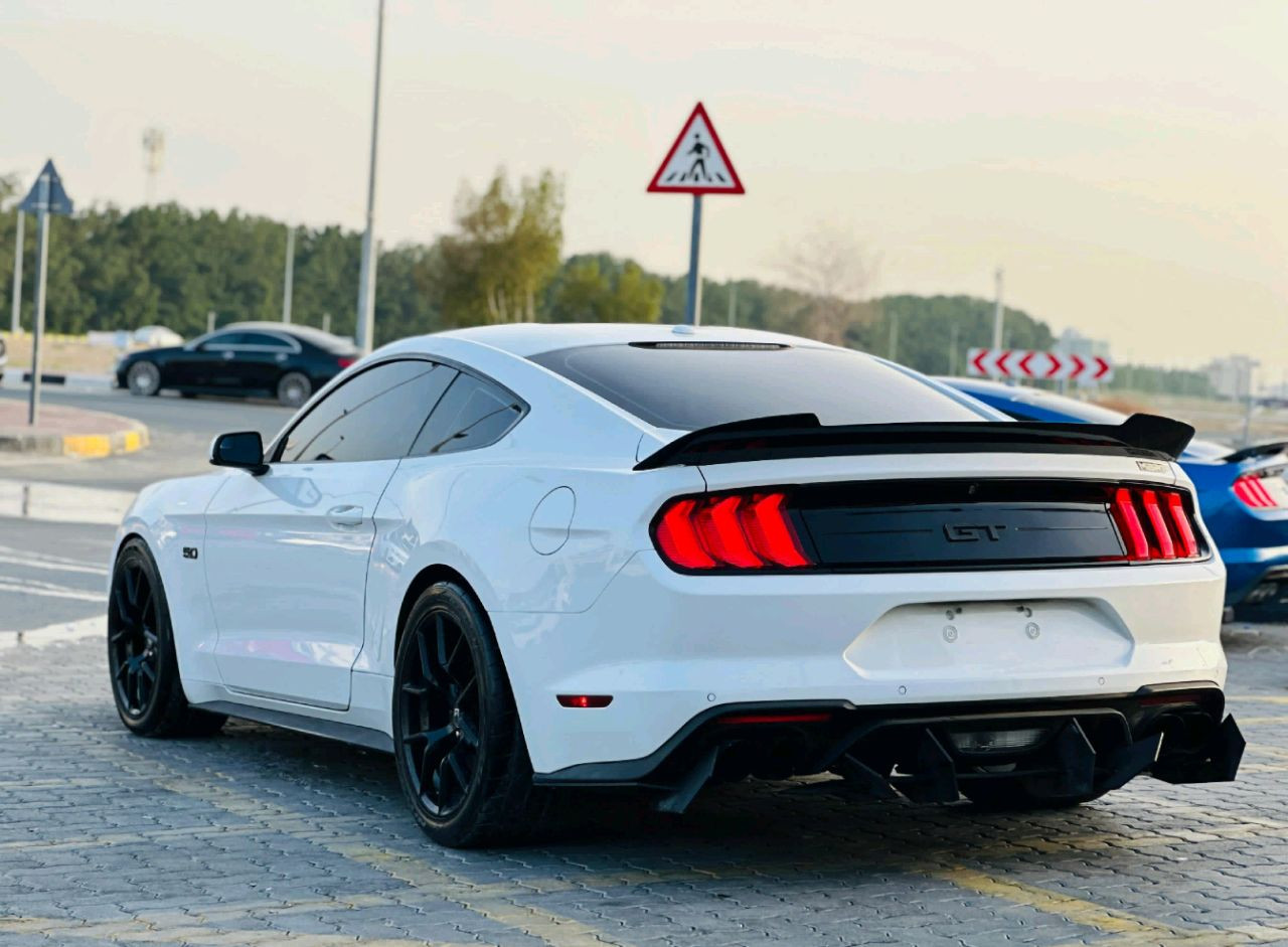 Ford Mustang - Image 8