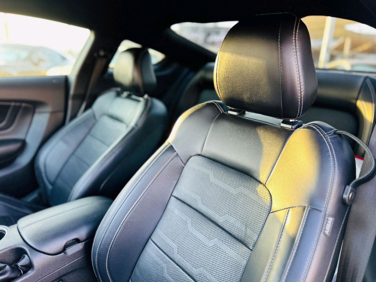 Ford Mustang - Image 11