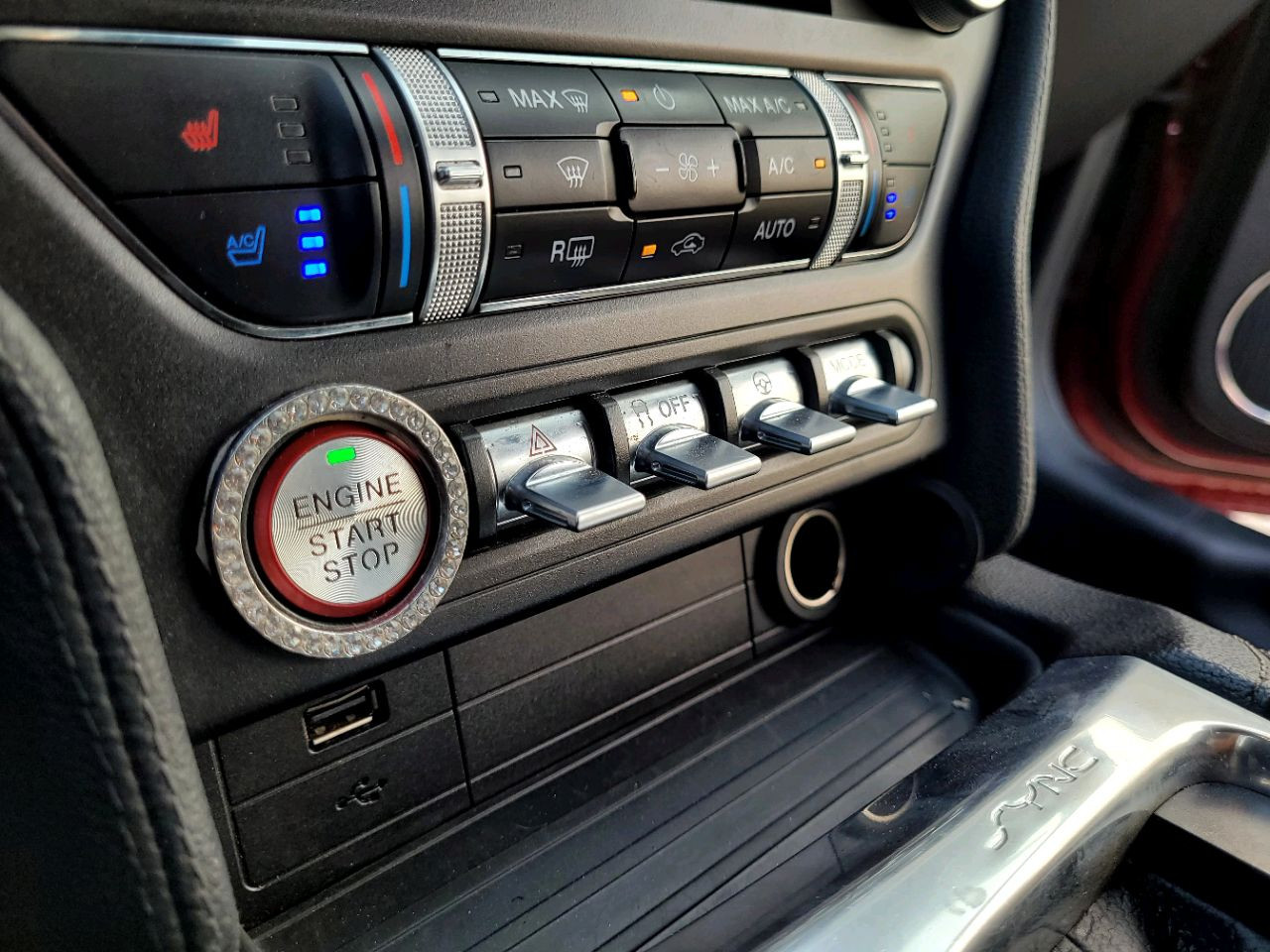 Ford Mustang - Image 9