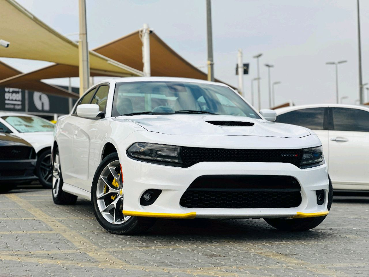 Dodge Charger - Image 11