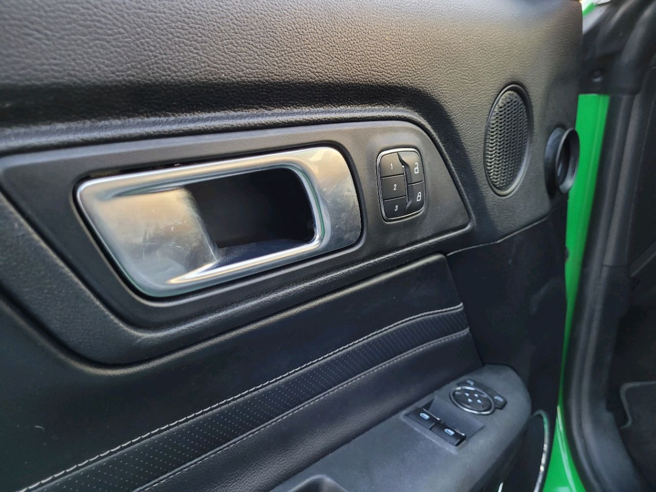 Ford Mustang - Image 11