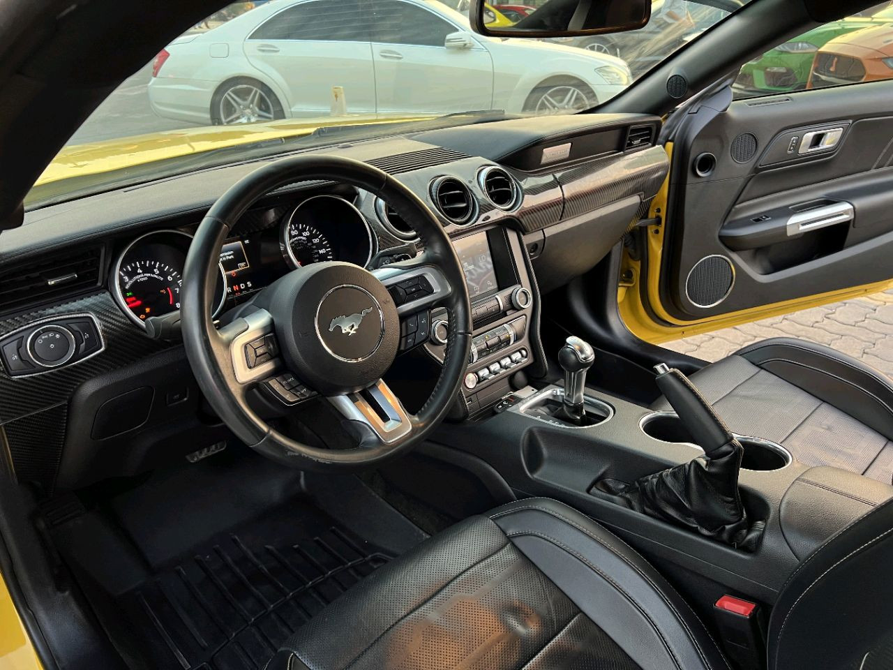 Ford Mustang - Image 10