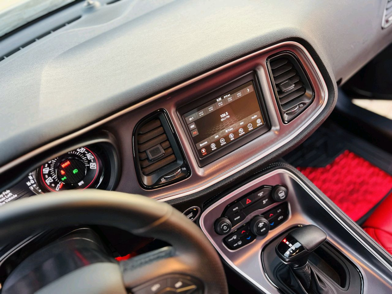 Dodge Challenger - Image 11