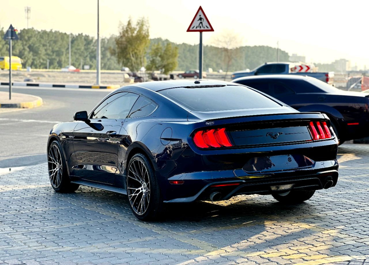 Ford Mustang - Image 7
