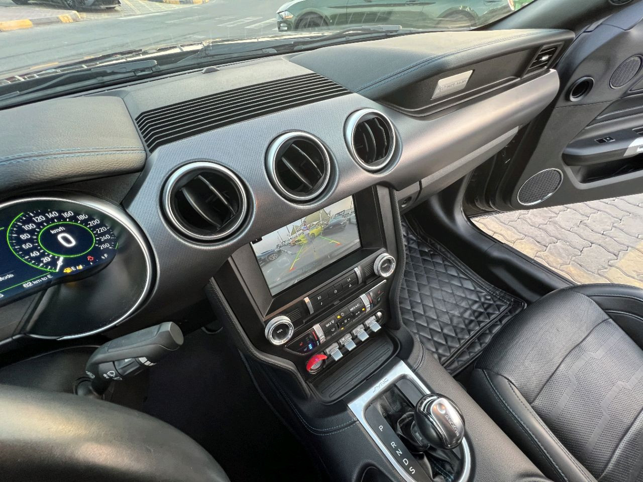 Ford Mustang - Image 10