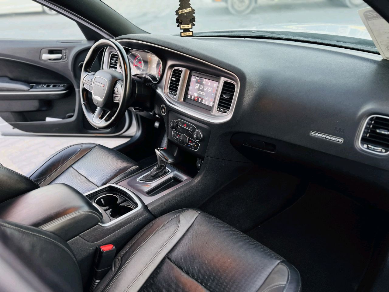 Dodge Charger - Image 10