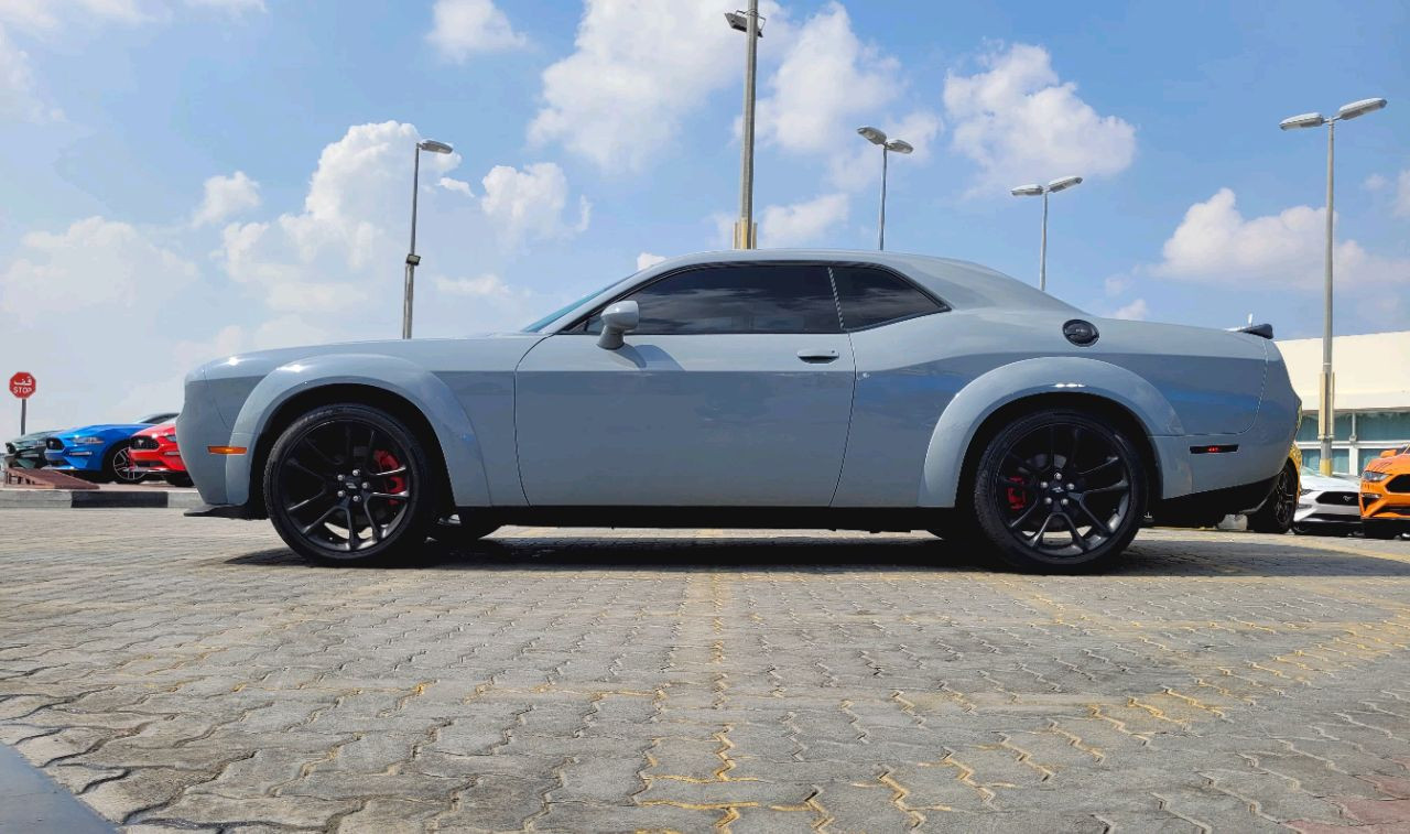 Dodge Challenger - Image 9