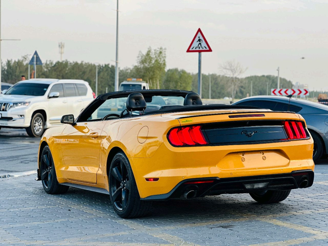 Ford Mustang - Image 8