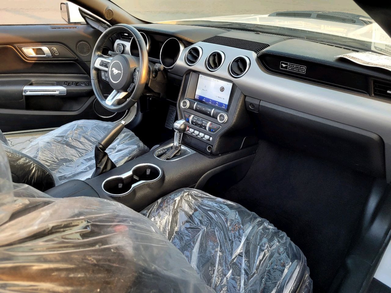 Ford Mustang - Image 10