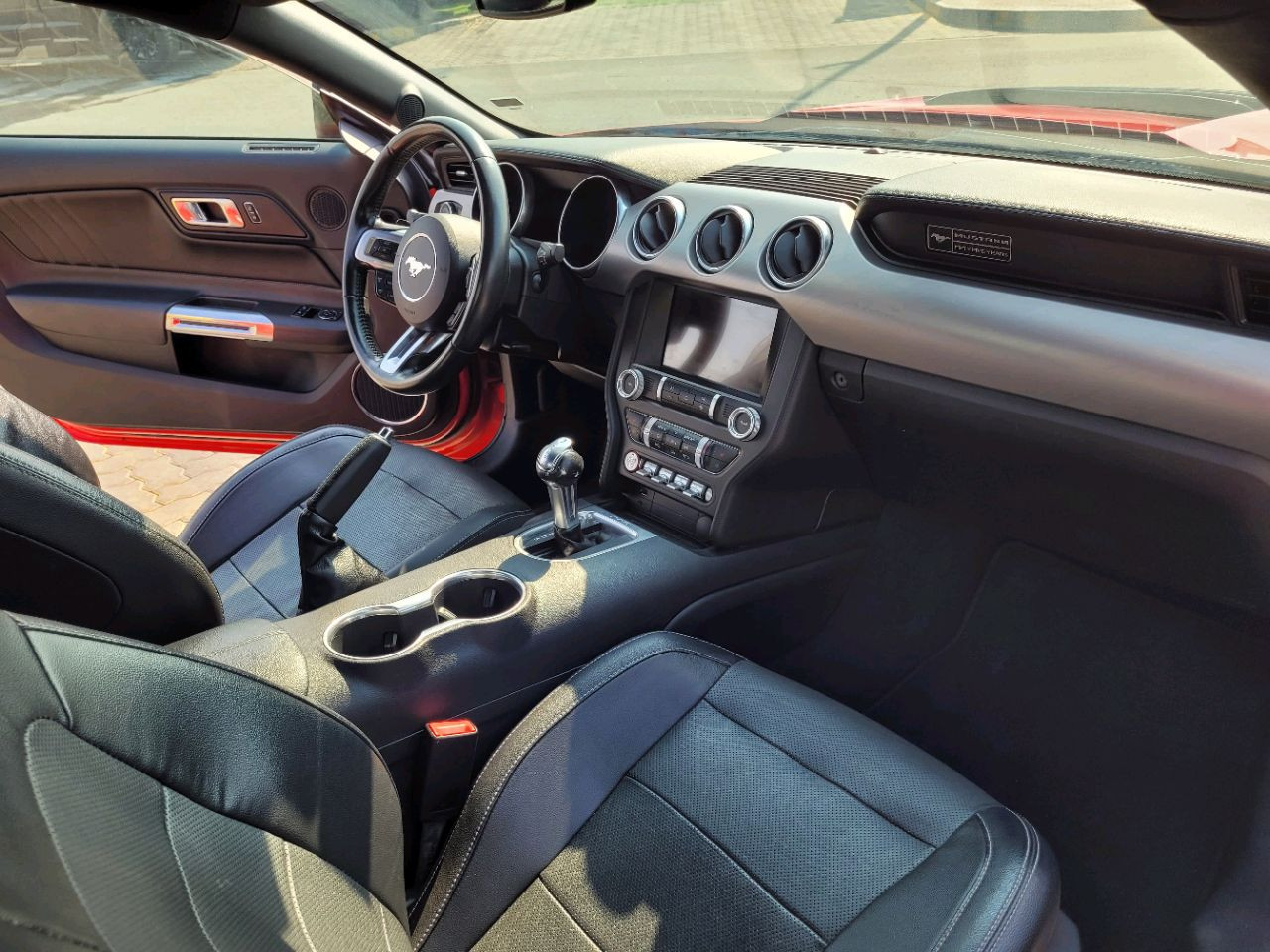 Ford Mustang - Image 8