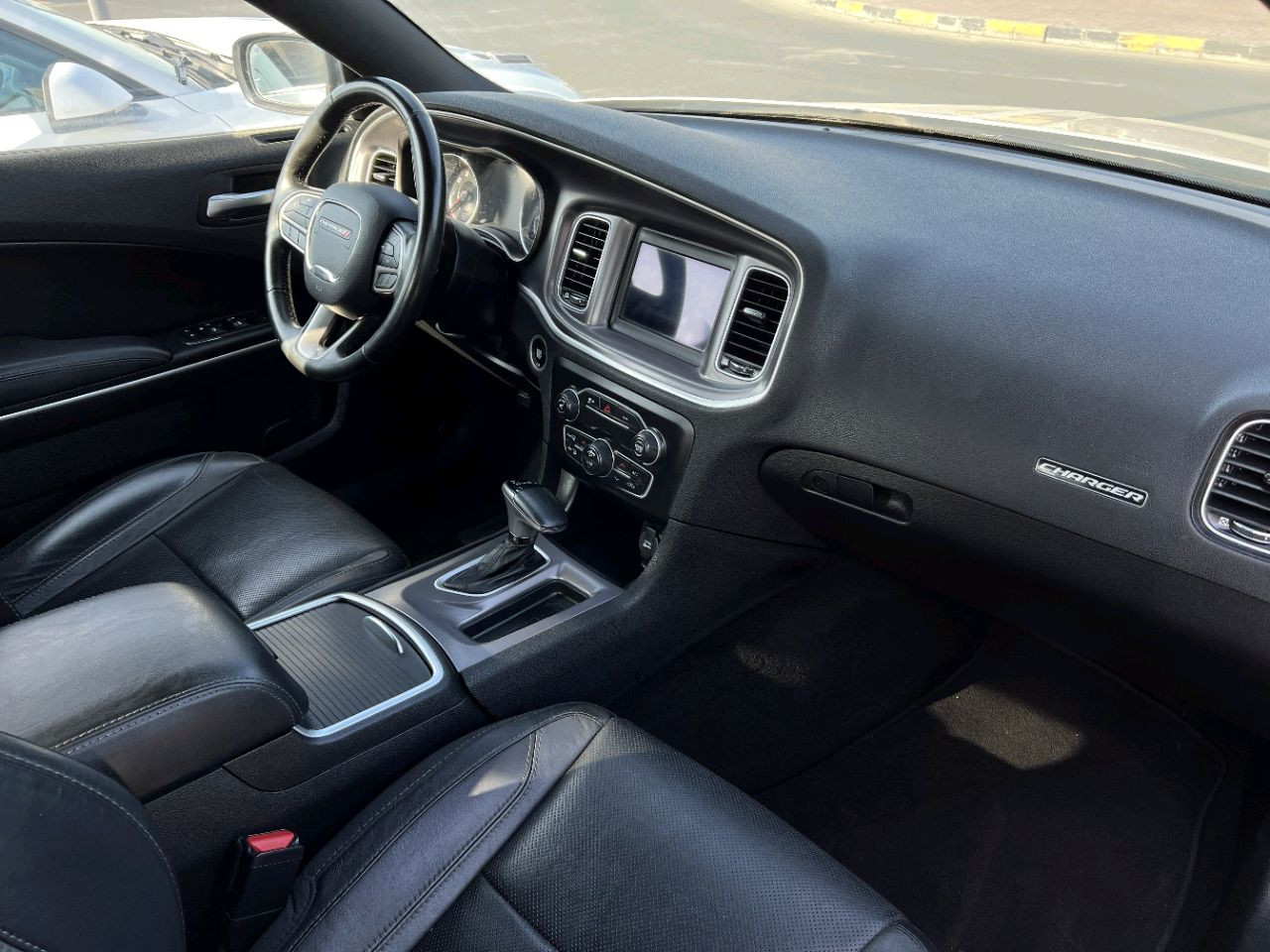 Dodge Charger - Image 9