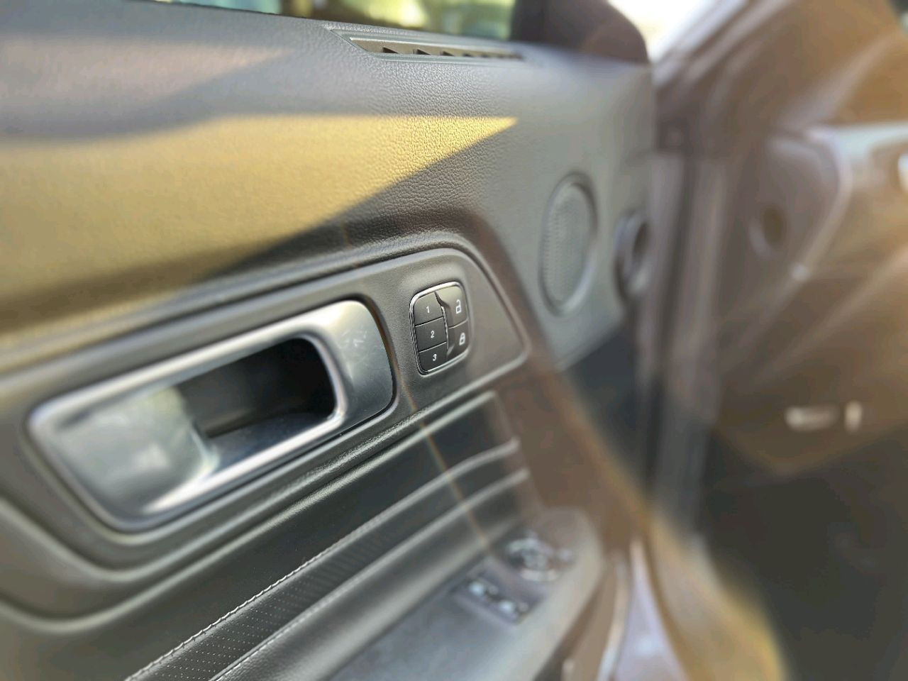 Ford Mustang - Image 12