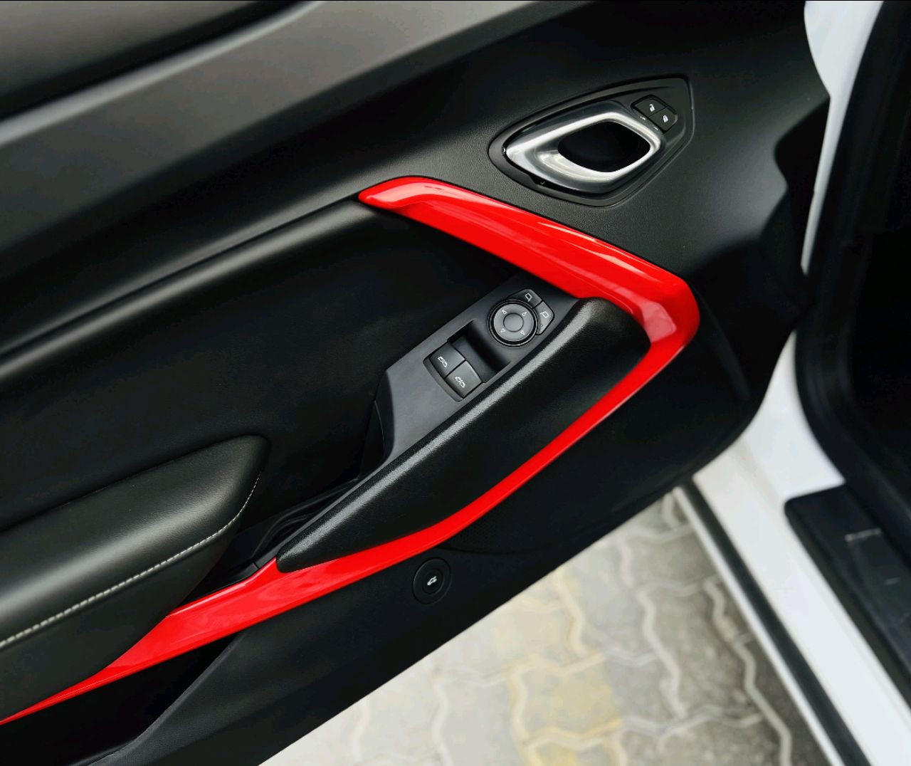 Chevrolet Camaro - Image 11