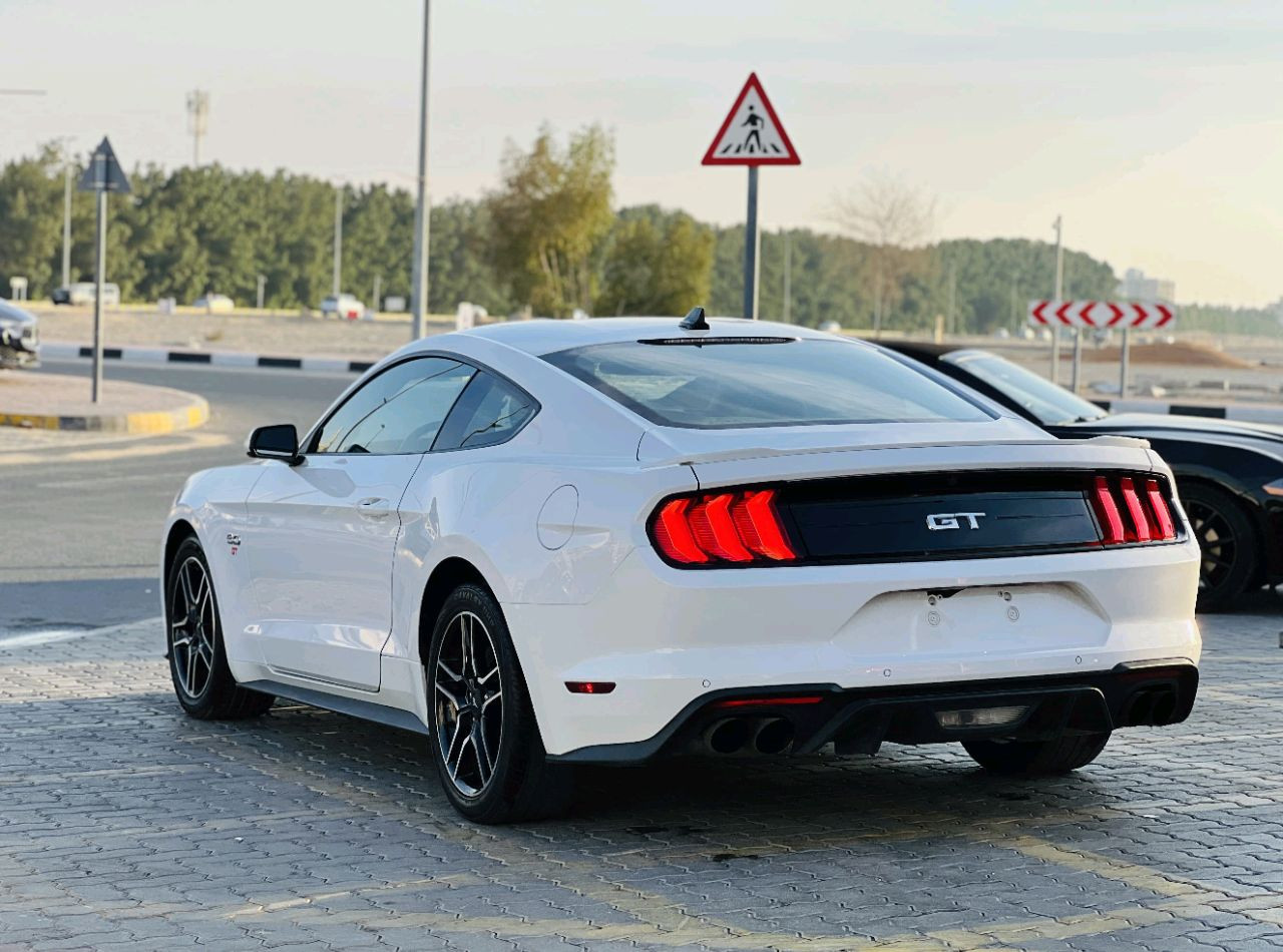 Ford Mustang - Image 3