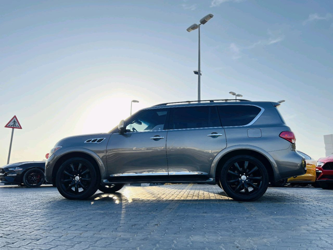 Infiniti QX80 - Image 11