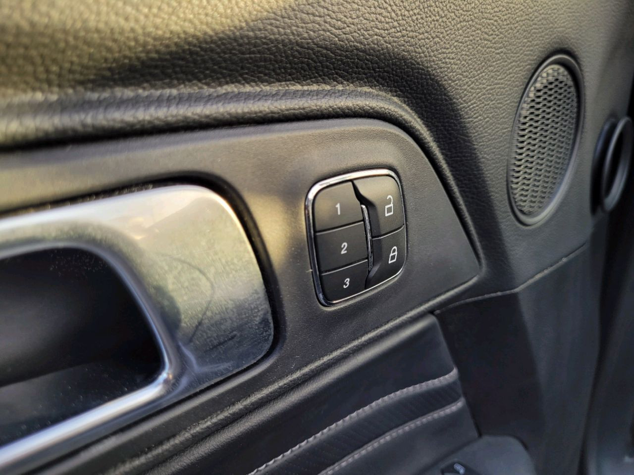 Ford Mustang - Image 11