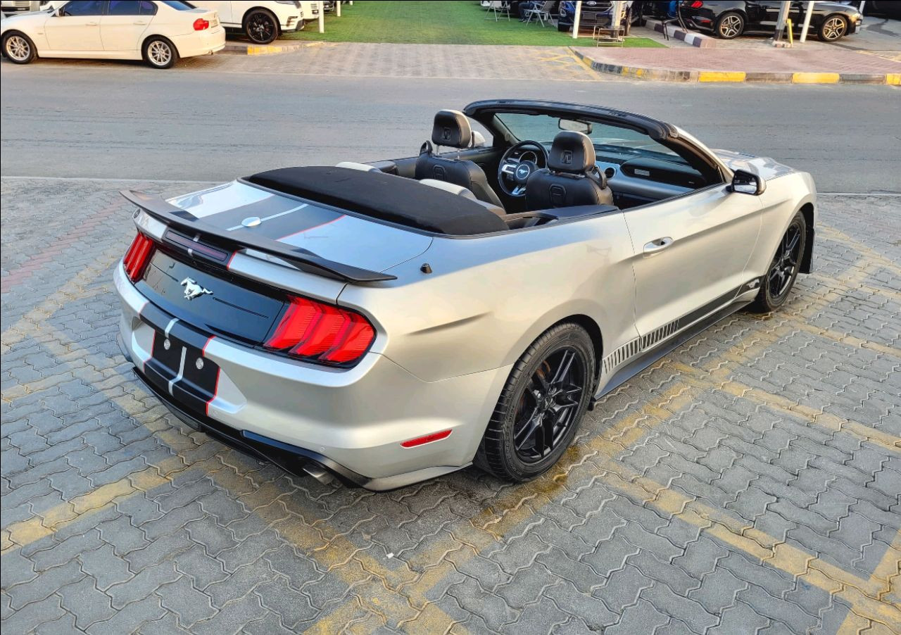 Ford Mustang - Image 4
