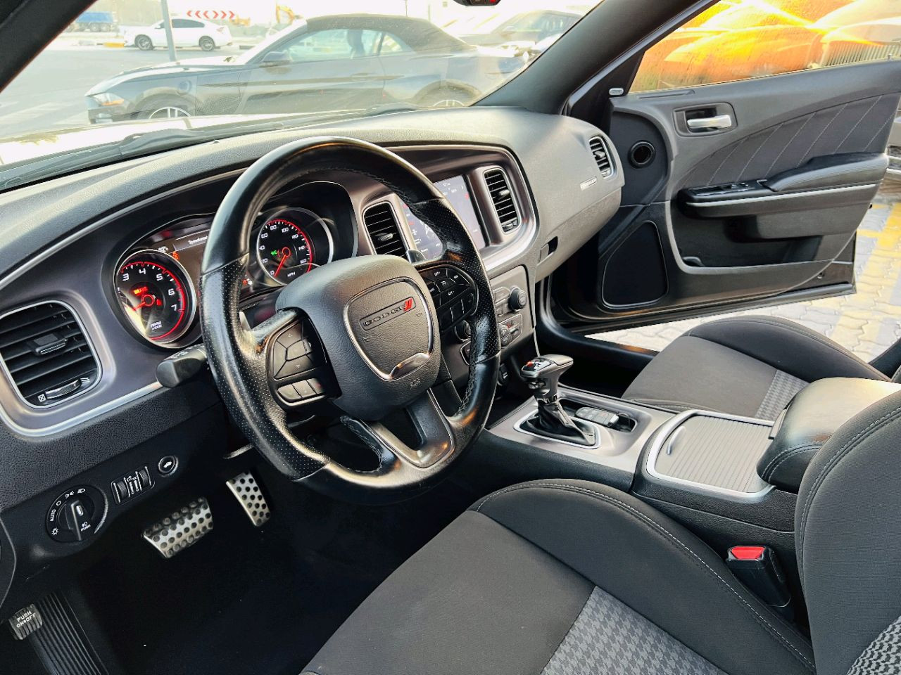 Dodge Charger - Image 11