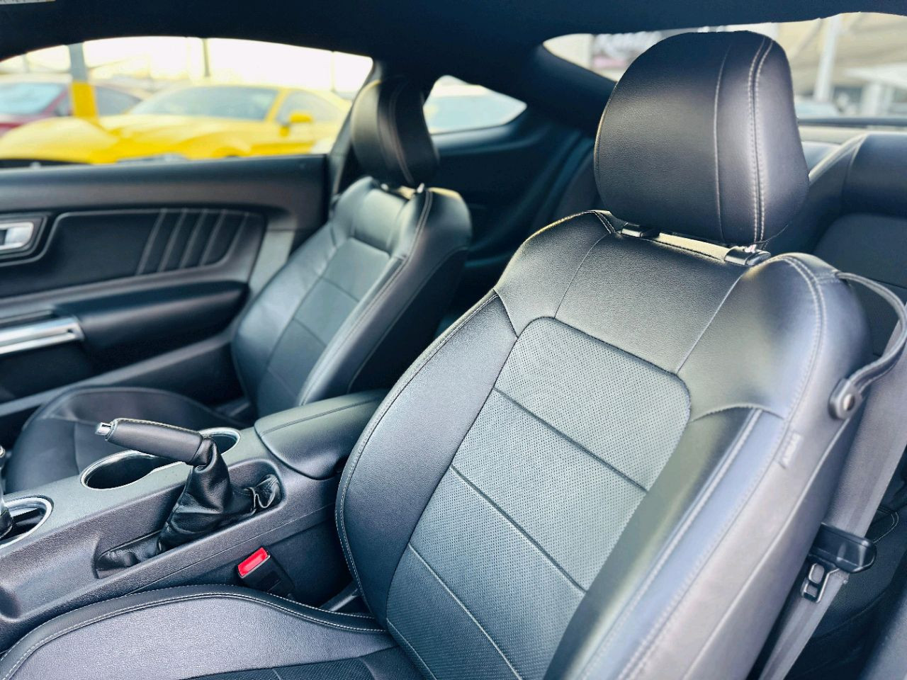 Ford Mustang - Image 12