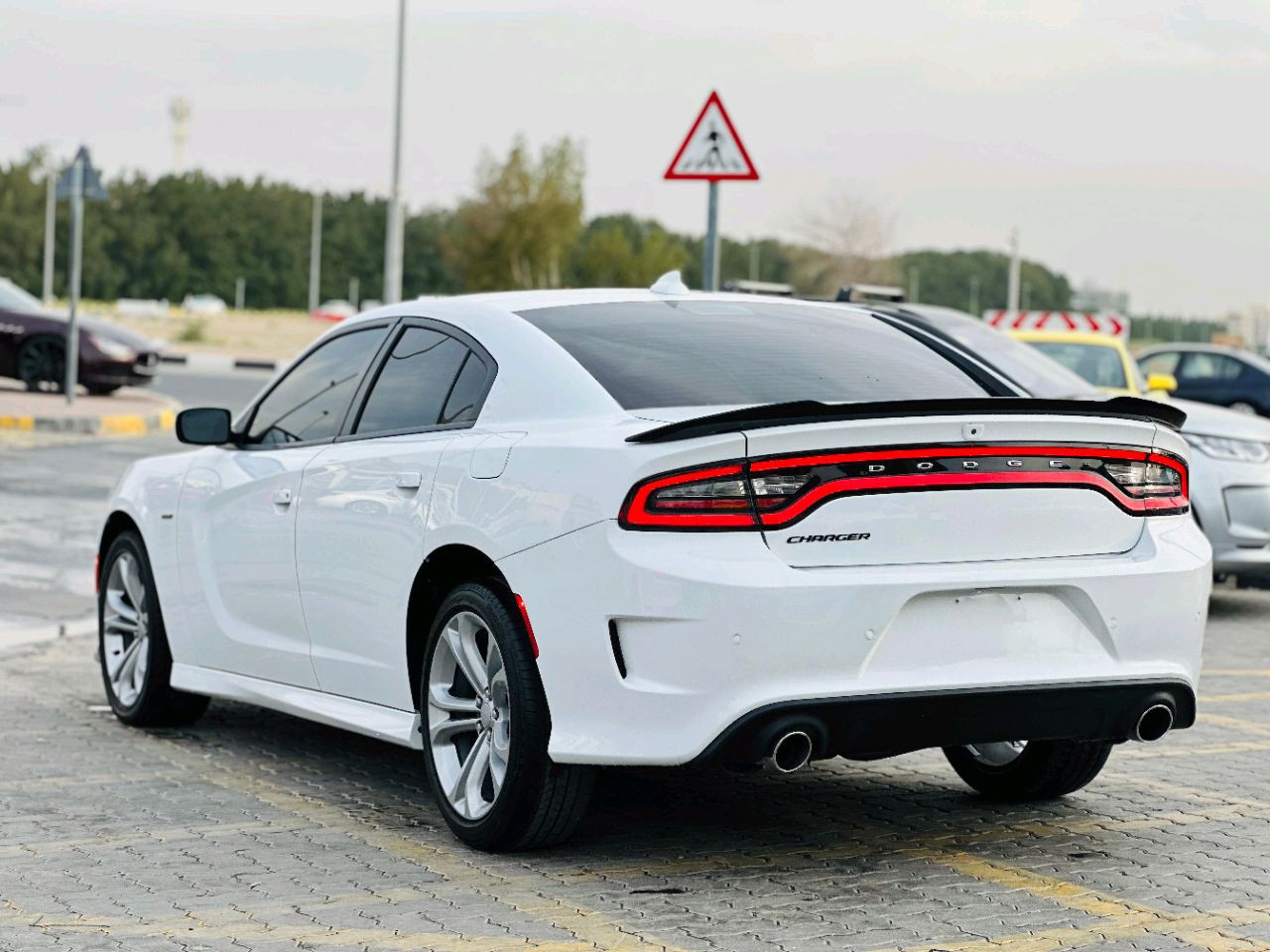 Dodge Charger - Image 8