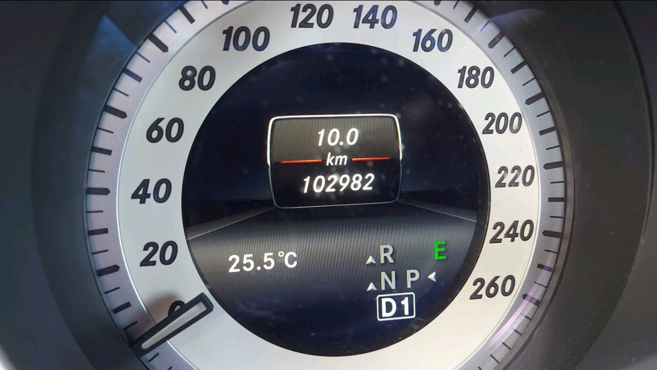 Mercedes Benz E-Class - Image 6