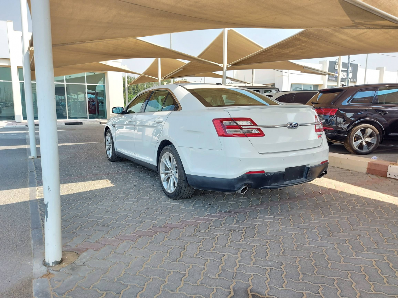 Ford Taurus - Image 3
