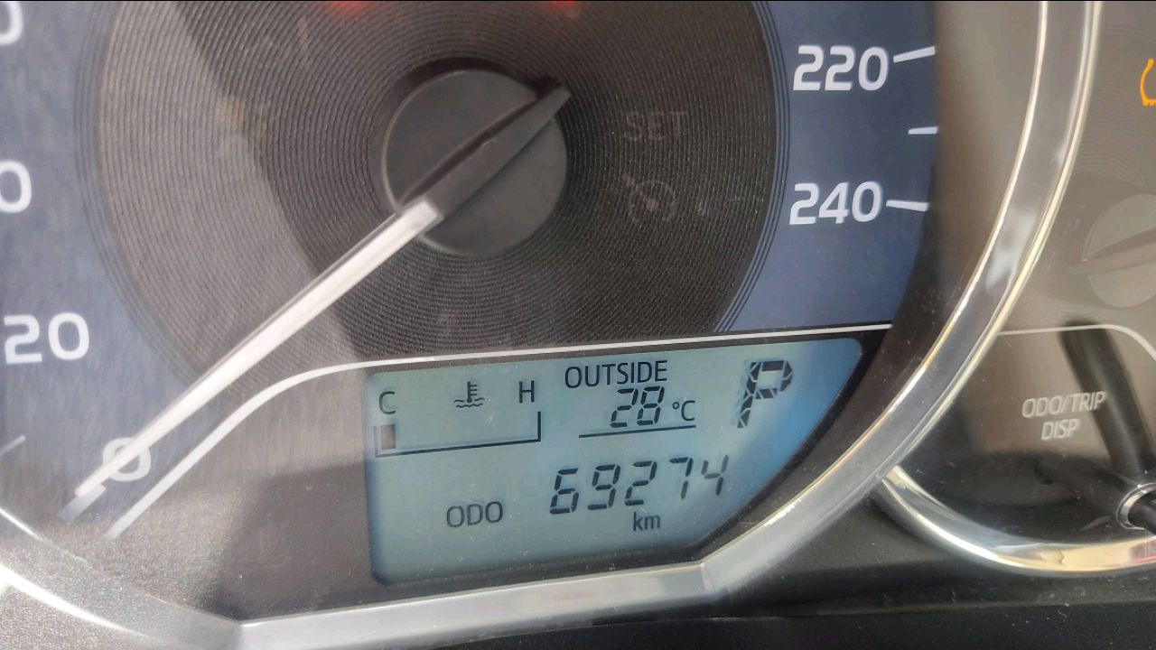Toyota Corolla - Image 8