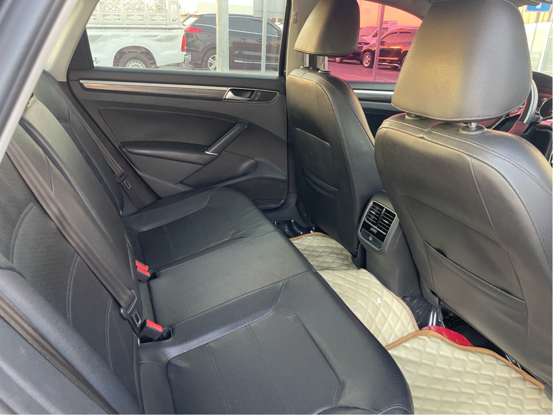 Volkswagen Passat - Image 11