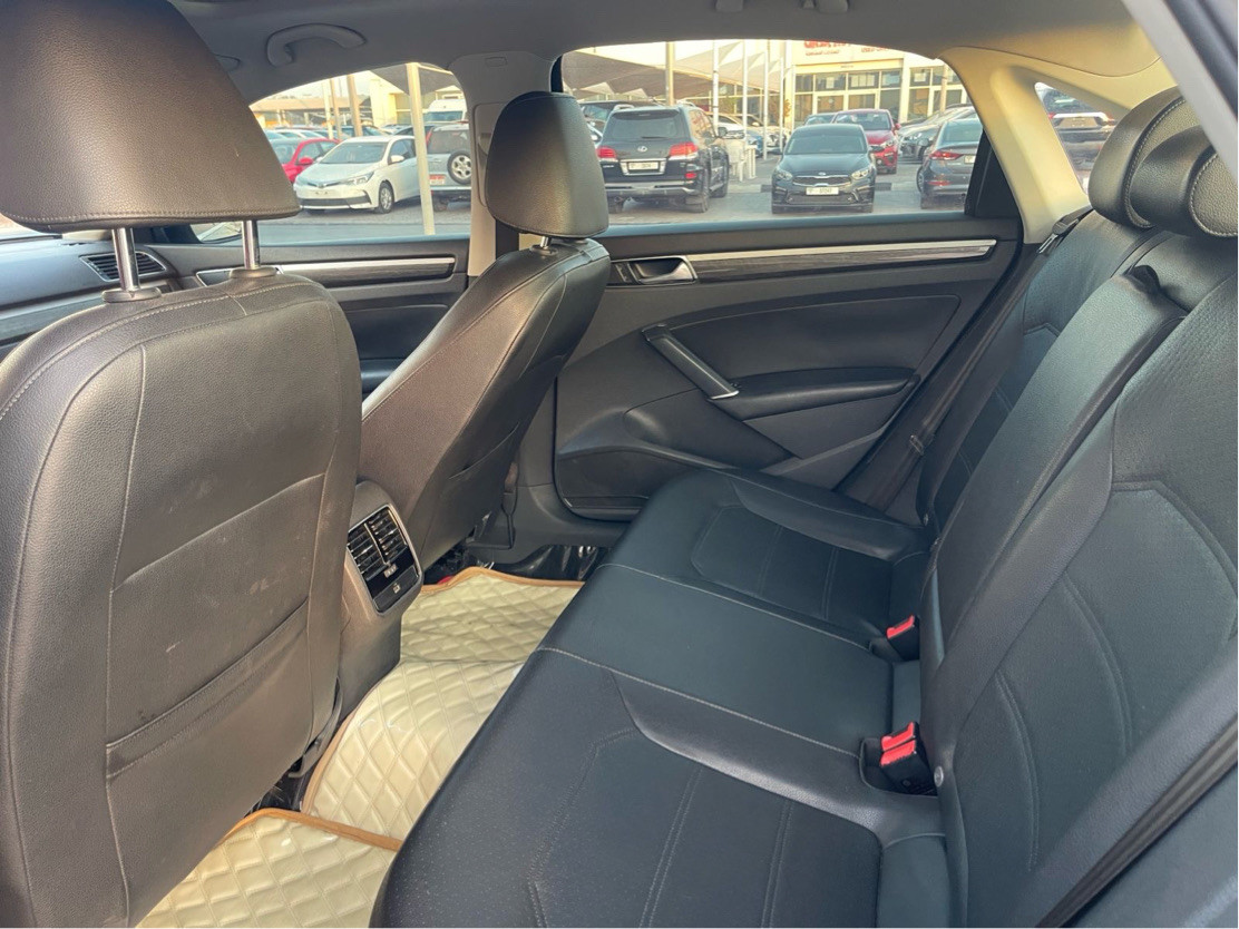 Volkswagen Passat - Image 12