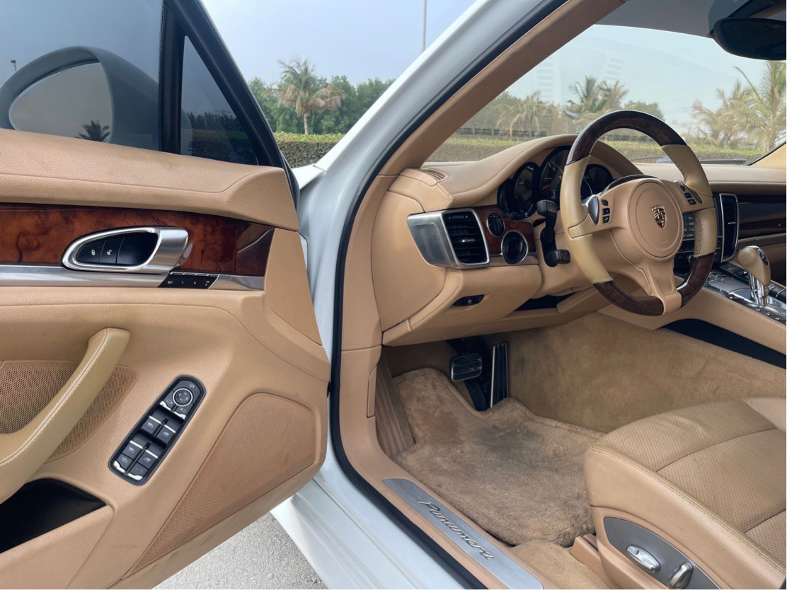 Porsche Panamera - Image 9
