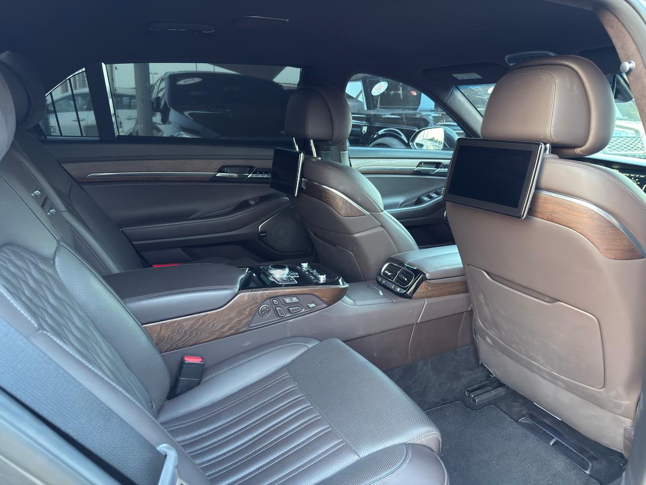 Genesis G 90 - Image 12