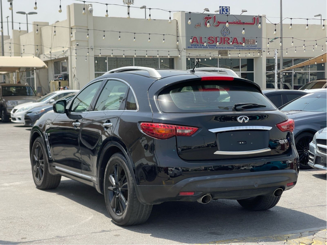 Infiniti QX70 - Image 3