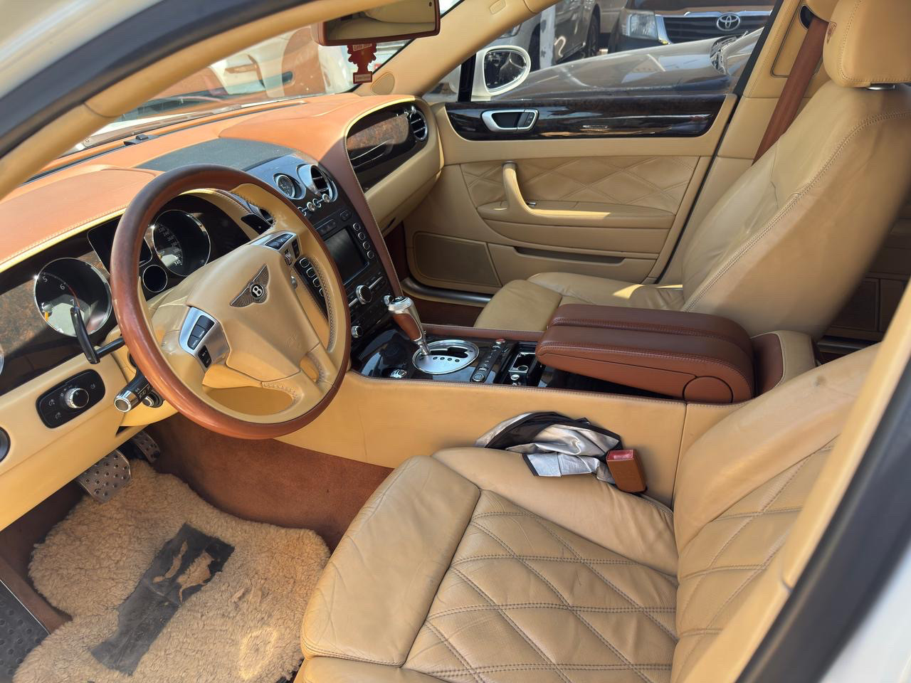 Bentley Continental Flying Spur - Image 9