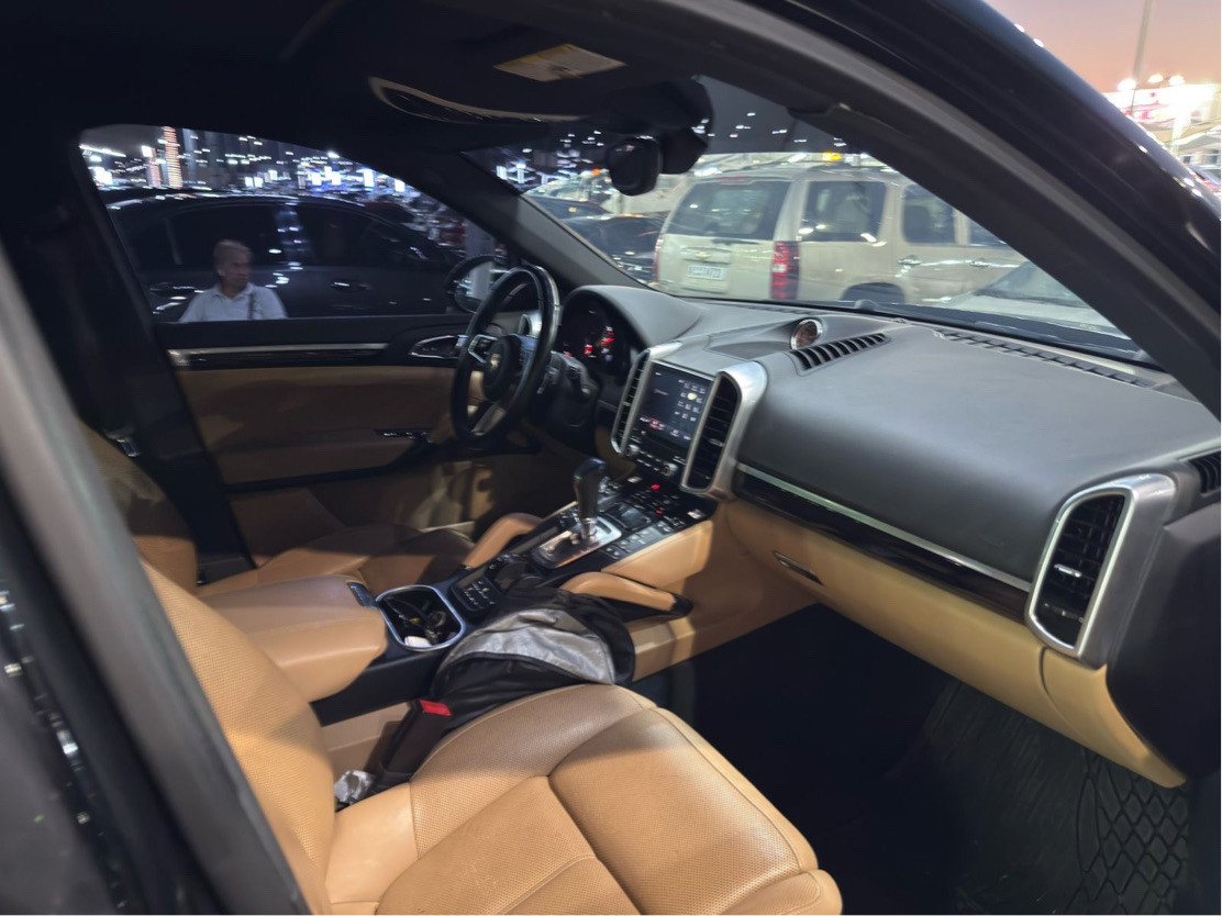 Porsche Cayenne - Image 8