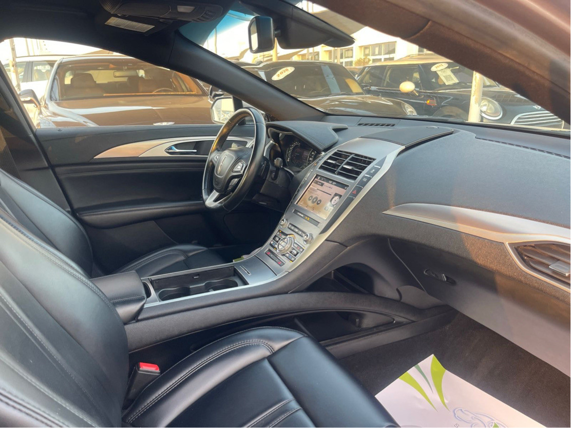 Lincoln MKZ - Image 9