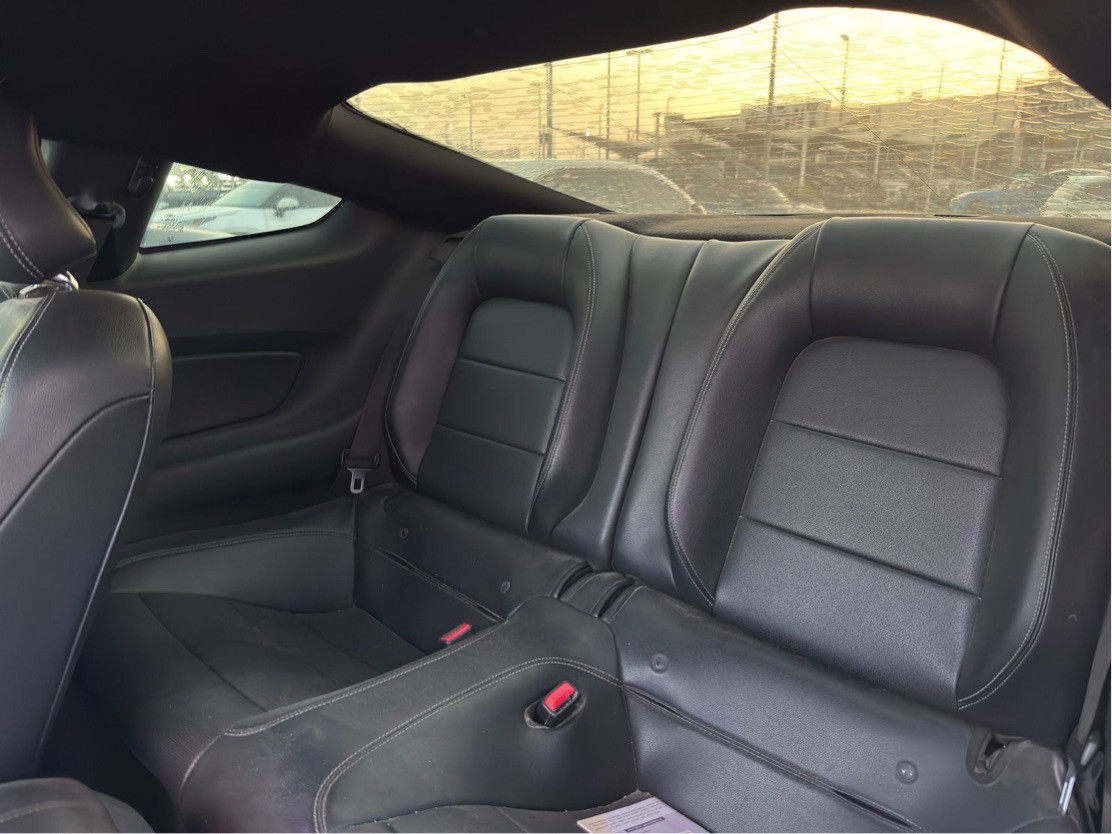 Ford Mustang - Image 11