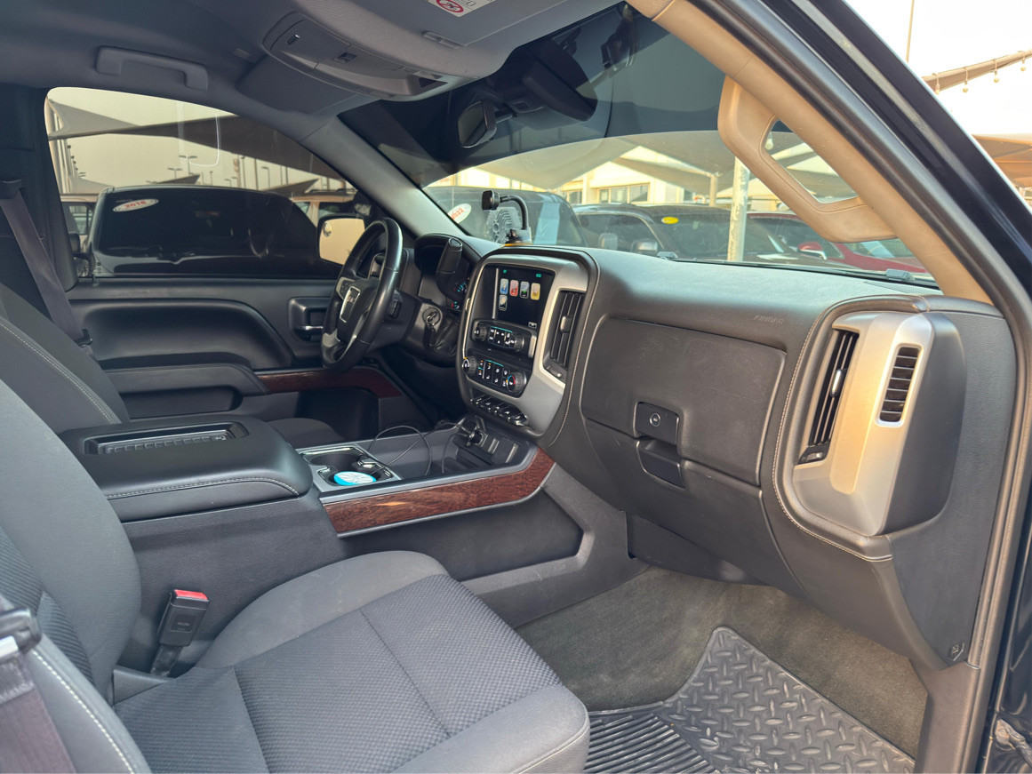 GMC Sierra - Image 10