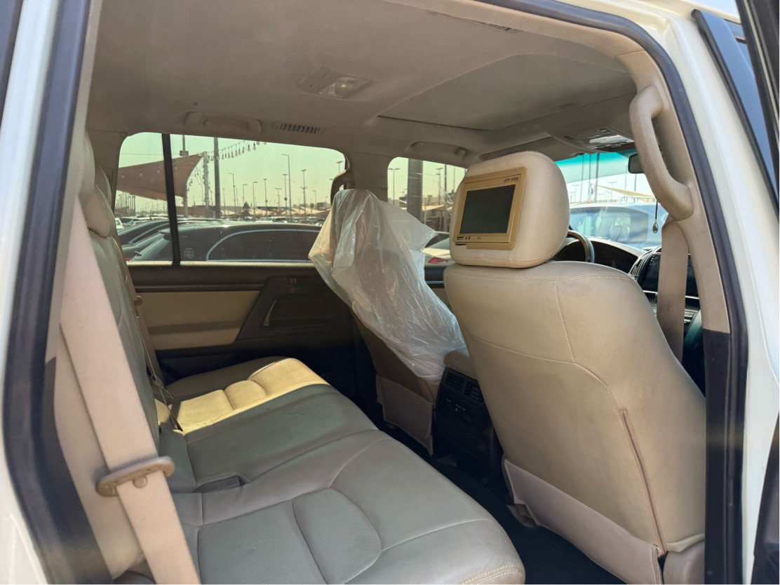 Toyota Land Cruiser - Image 12