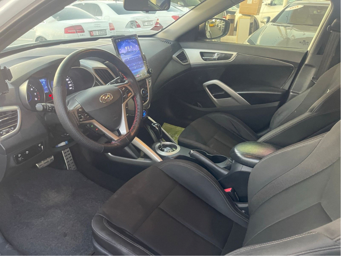 Hyundai Veloster - Image 8
