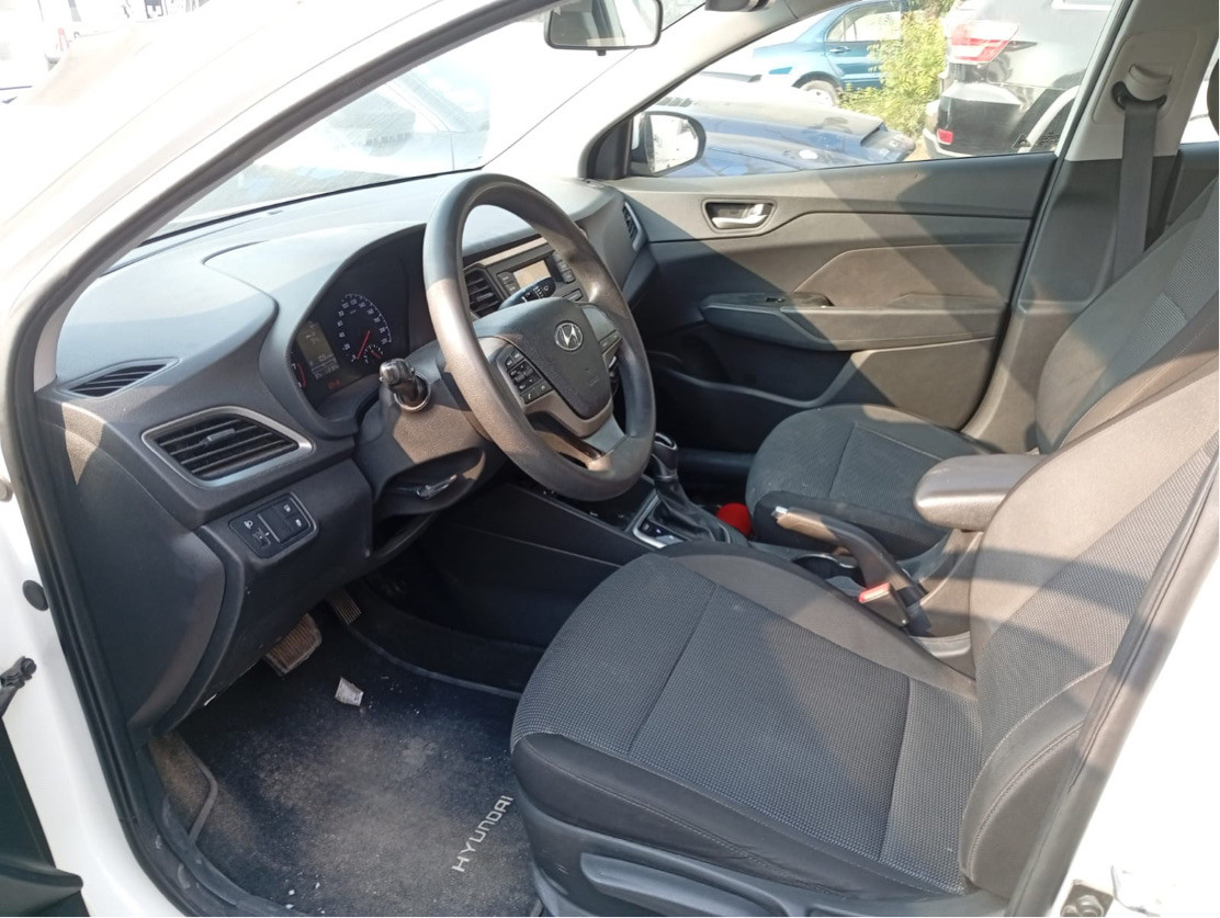 Hyundai Accent - Image 9
