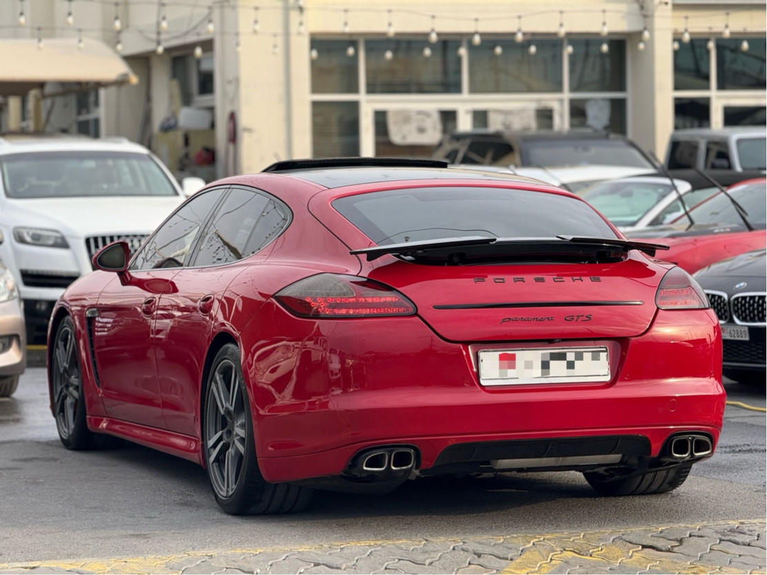 Porsche Panamera - Image 6