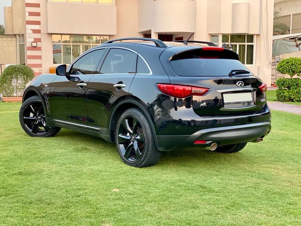 Infiniti QX70 - Image 7